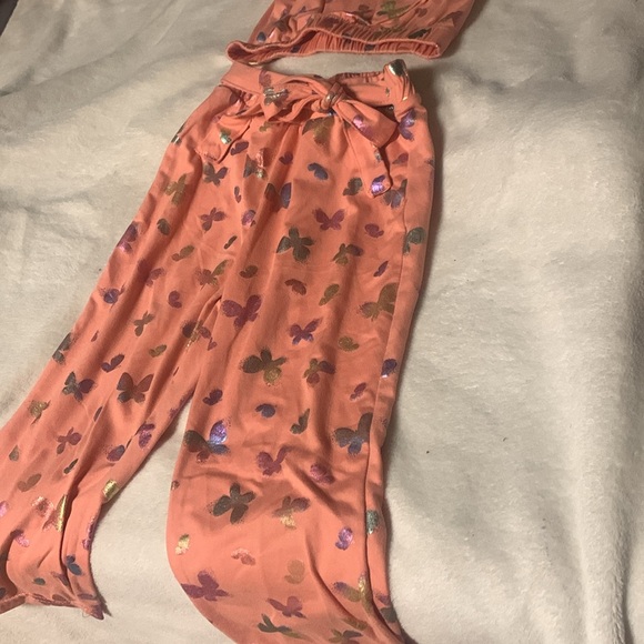 Emma And Elsa 2 Piece Outfit!! - Picture 4 of 5